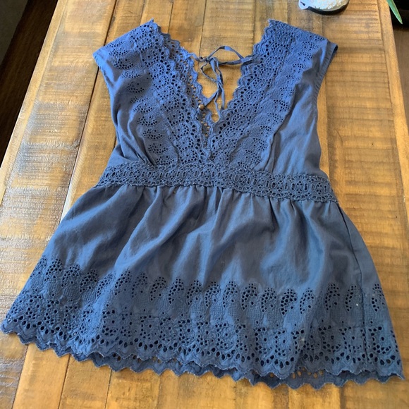 ✨adorable linen top with crochet detail✨ - Picture 1 of 2